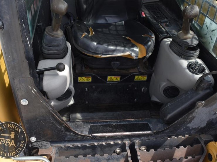 2004-caterpillar-257b-image-39