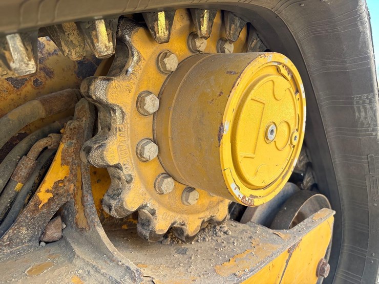 2021-caterpillar-259d3-image-7