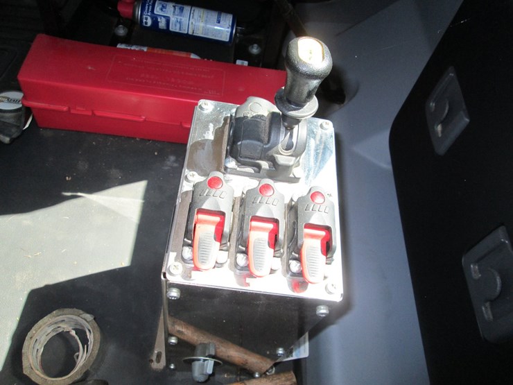 2019-mack-anthem-64t-image-27