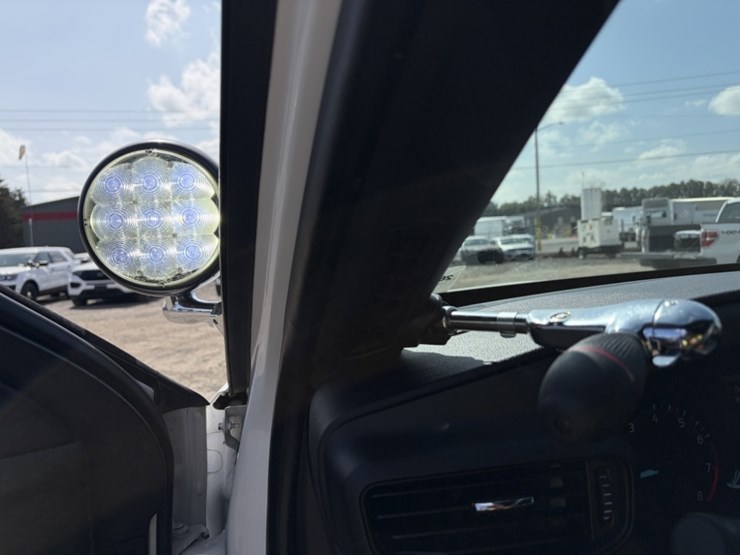 2020-ford-explorer-image-26