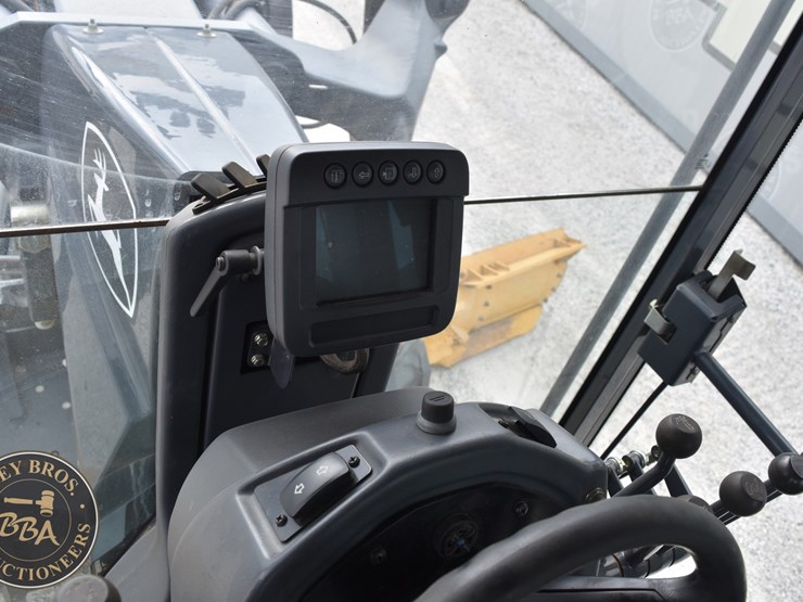 2010-deere-670g-image-57