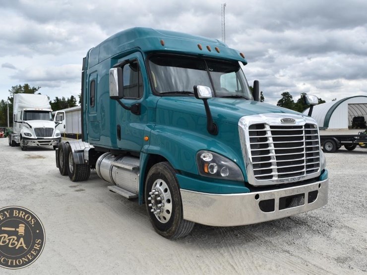 2016-freightliner-cascadia-125-image-15