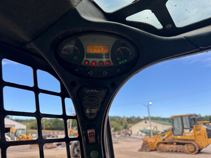 2021-bobcat-t770-image-24