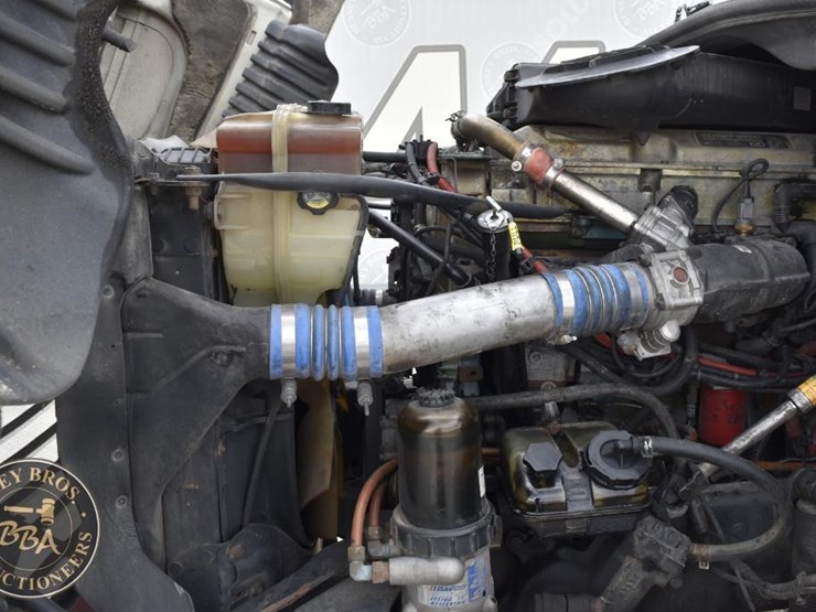 2009-freightliner-cascadia-125-image-30