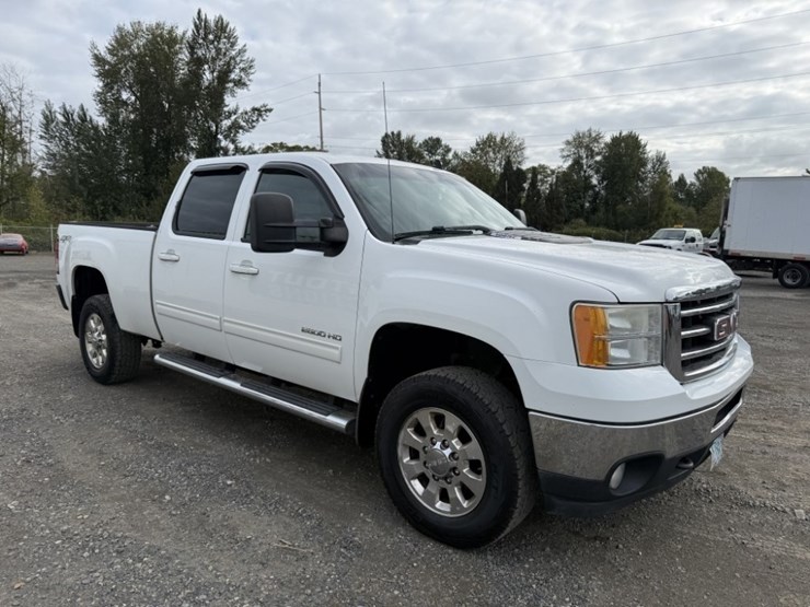 2011-gmc-sierra-2500-image-2
