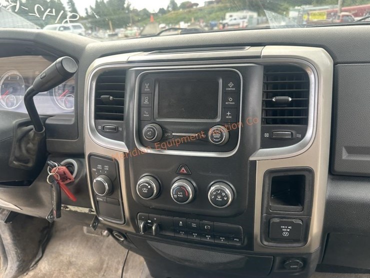 2014-dodge-ram-3500-image-36
