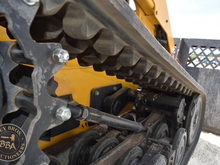 2015-caterpillar-287d-image-45