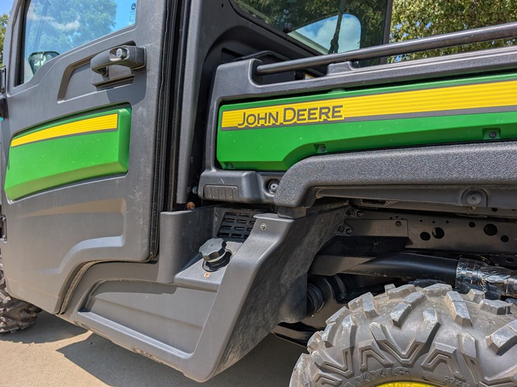 2019-john-deere-gator-image-22
