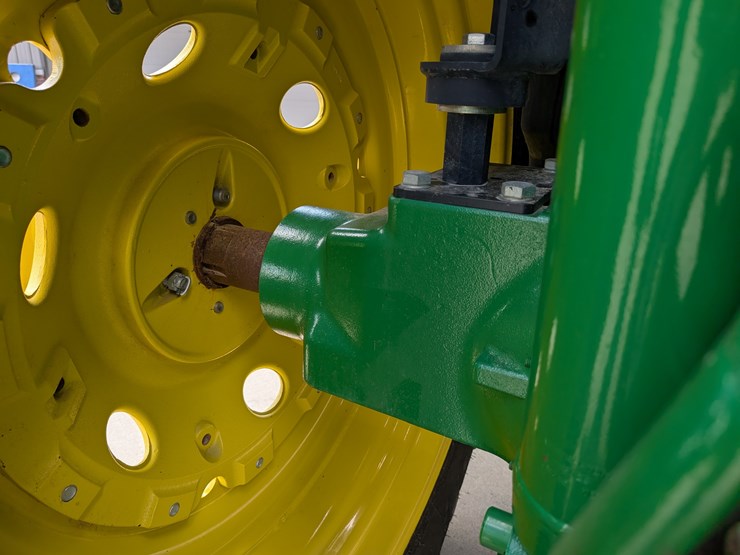 2015-john-deere-6175r-image-37