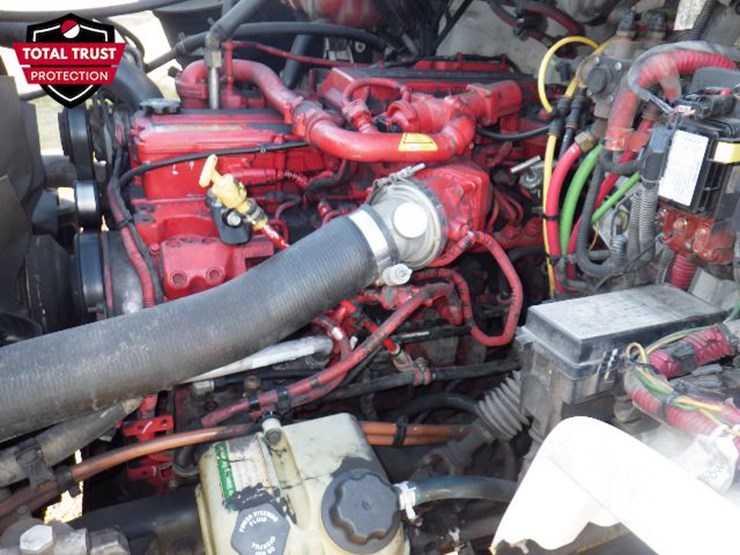 2020-freightliner-m2-106-image-15