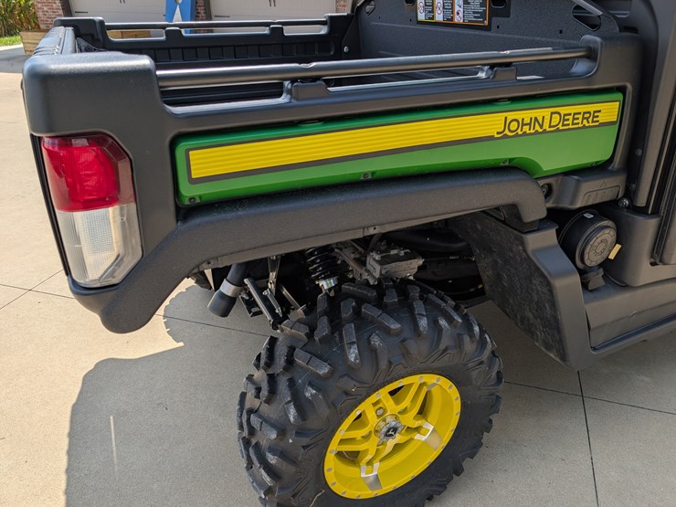 2019-john-deere-gator-image-30
