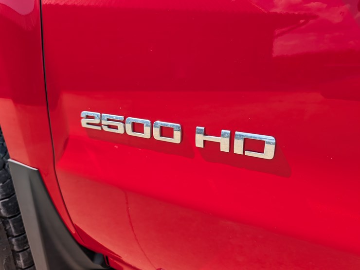 2018-chevrolet-2500hd-image-26
