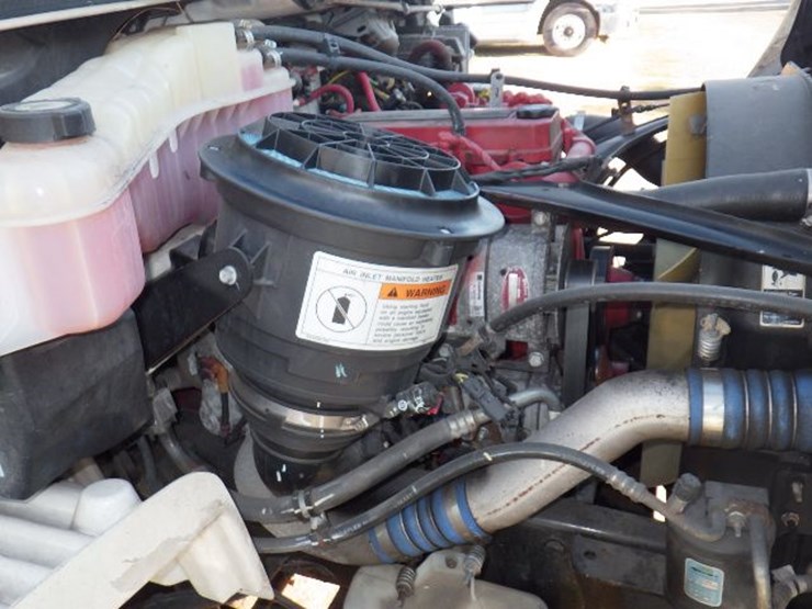 2019-freightliner-m2-106-image-23