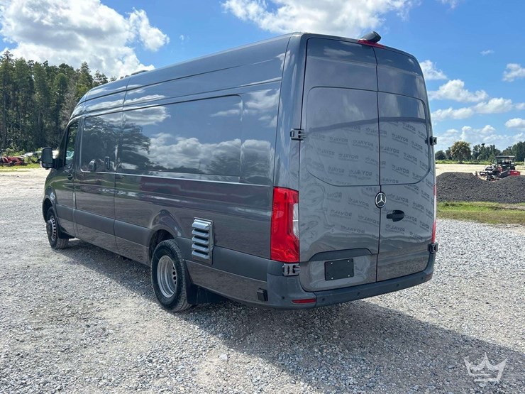 2021-mercedes-benz-sprinter-4500-image-4