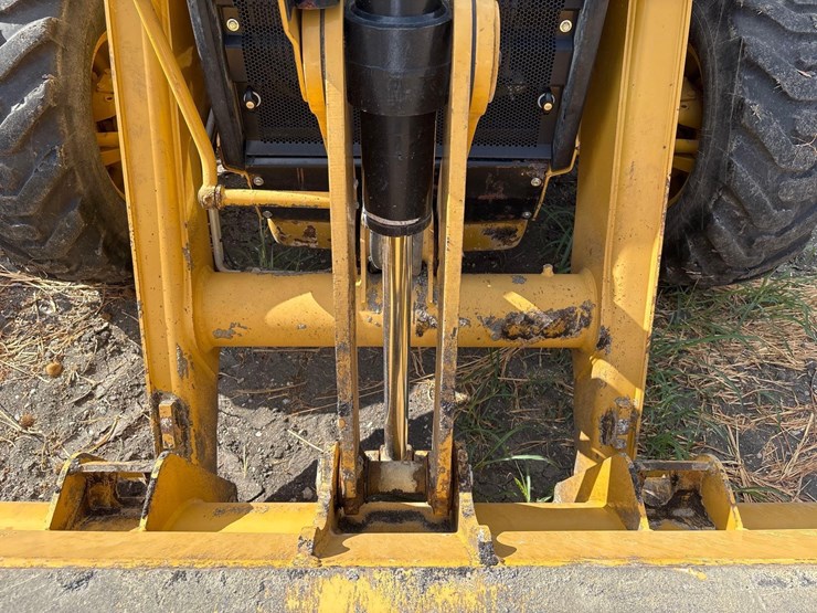 2023-caterpillar-416-image-14
