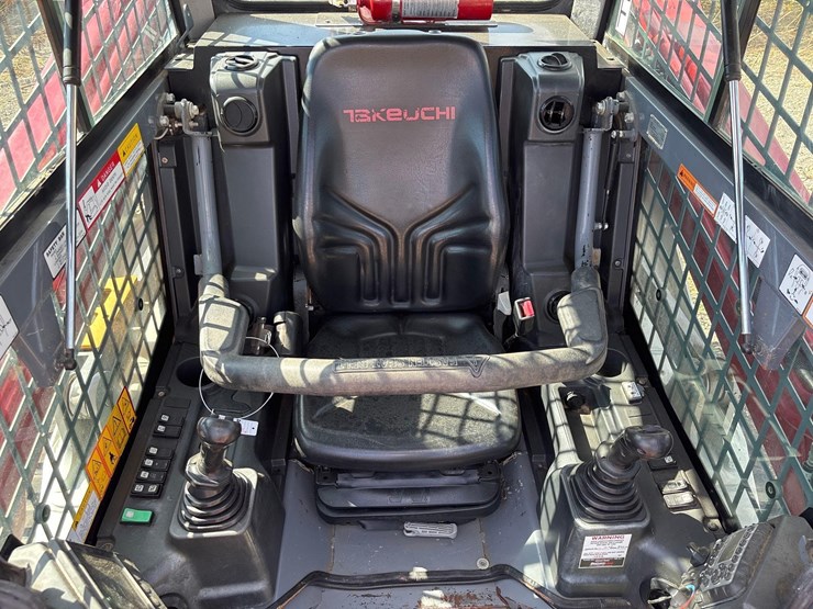 2023-takeuchi-tl12v2-image-16
