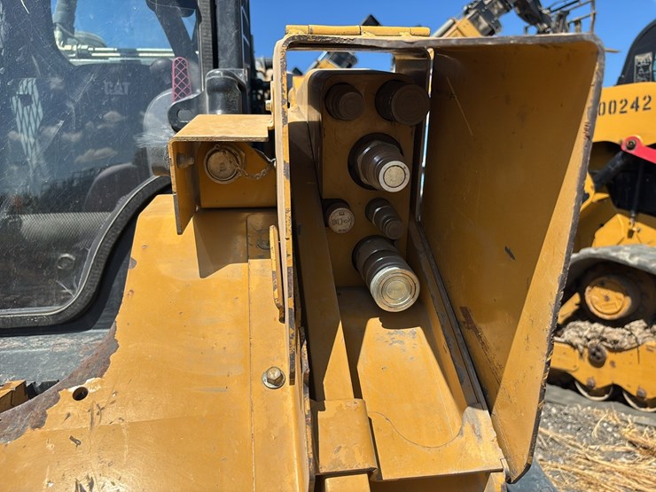 2022-caterpillar-299d3-xe-image-14