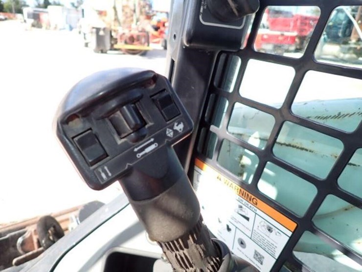 2017-bobcat-t590-image-23