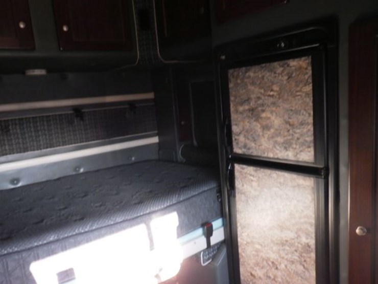 2018-freightliner-cascadia-113-image-6