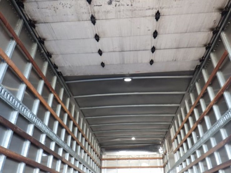 2019-freightliner-m2-106-image-11