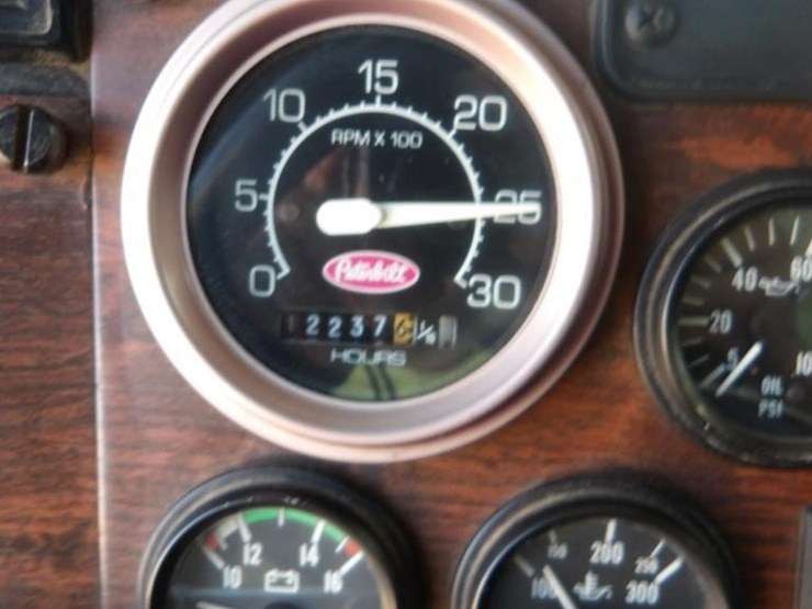 1997-peterbilt-379-image-24