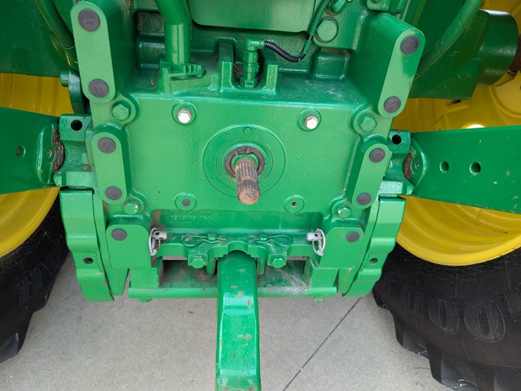 2015-john-deere-6175r-image-40