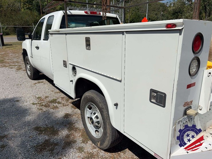 2013-chevrolet-silverado-2500hd-image-10