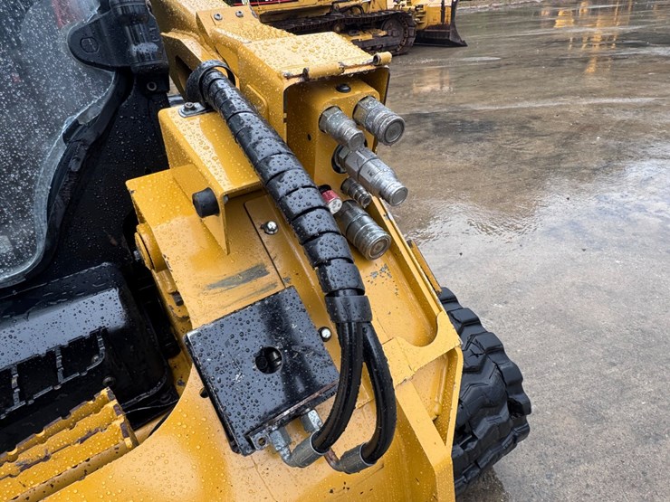 2021-caterpillar-299d3-xe-image-10