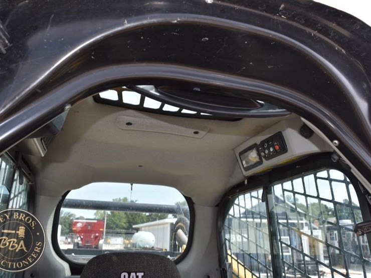 2015-caterpillar-287d-image-48