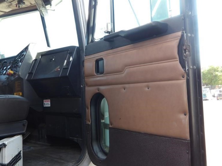 1997-peterbilt-379-image-19