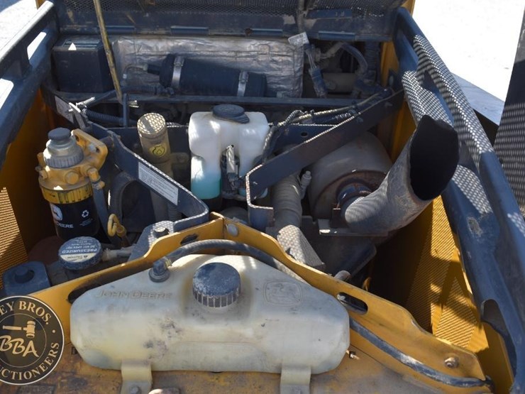2012-deere-318d-image-16