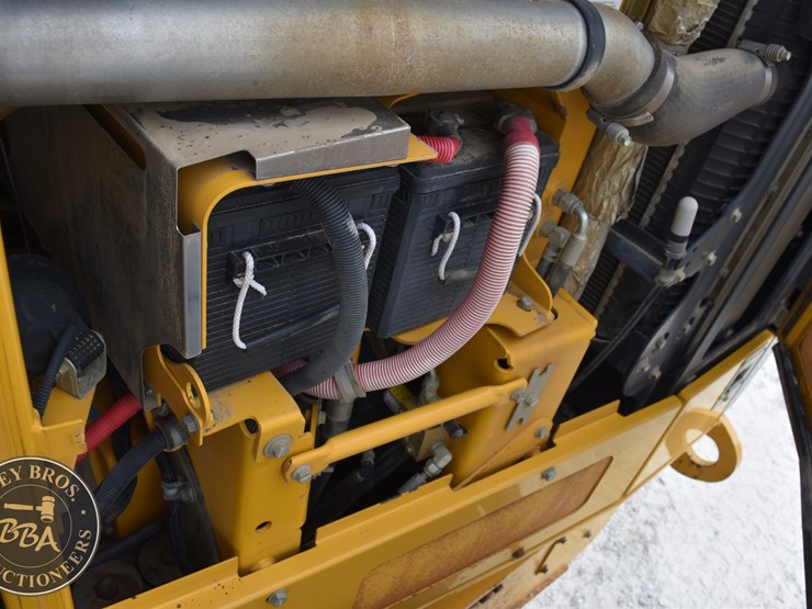 2010-deere-670g-image-40