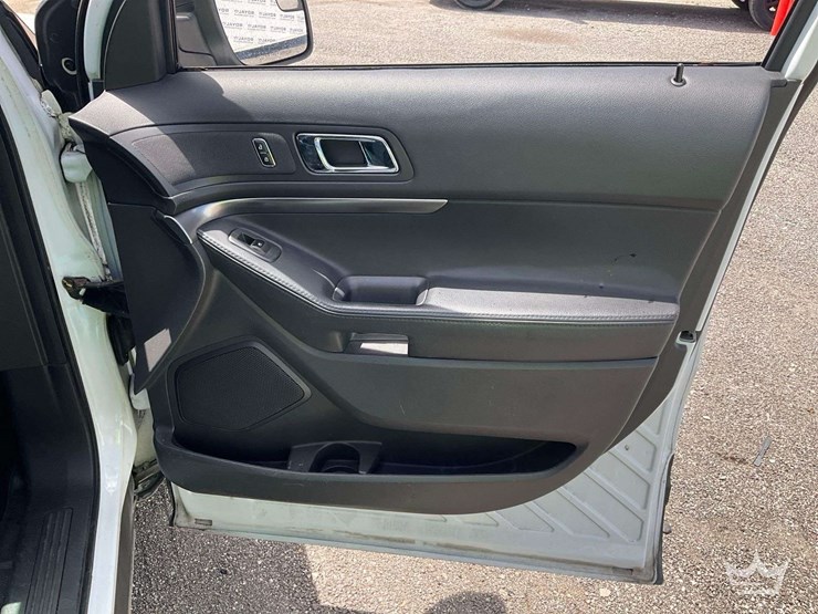 2014-ford-explorer-image-18