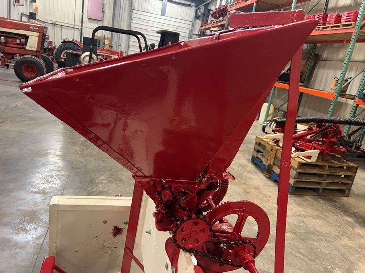 international-end-gate-seeder-image-10