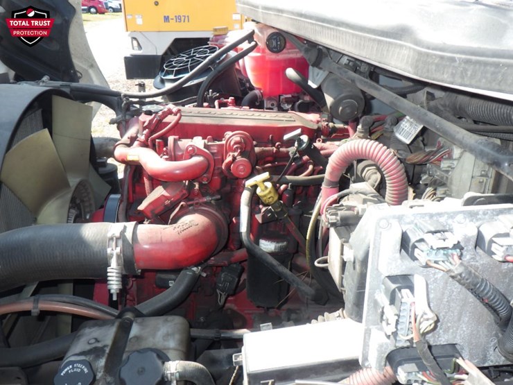 2020-freightliner-m2-106-image-15