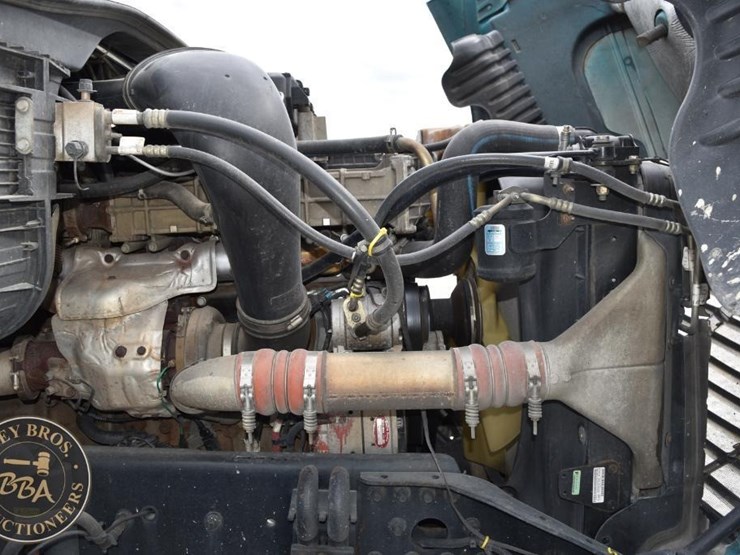 2016-freightliner-cascadia-125-image-32