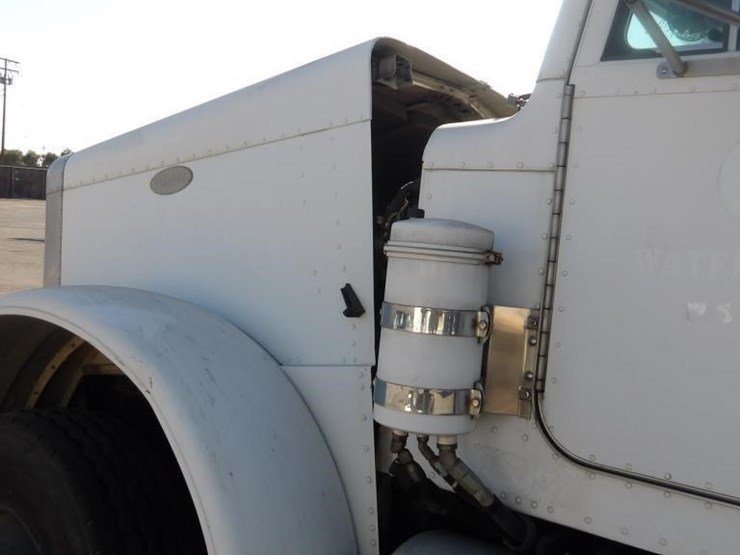 1997-peterbilt-379-image-11