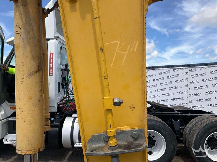 2018-komatsu-pc88mr-image-23