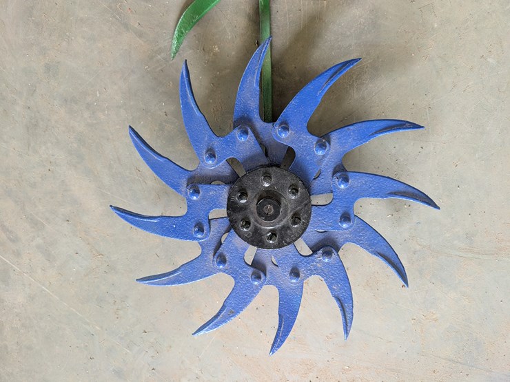 hand-crafted-steel-flower-decor-image-3