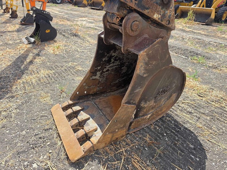 2020-hitachi-zx225usr-lc-6-image-11