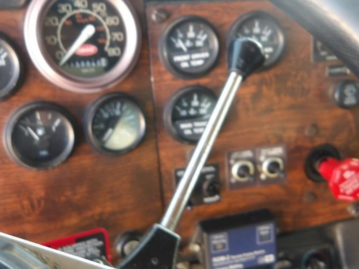 1997-peterbilt-379-image-28