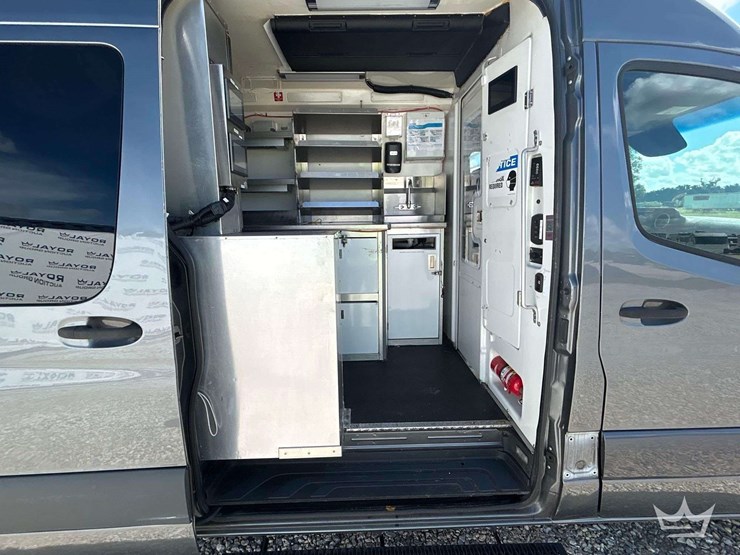 2010-mercedes-benz-sprinter-4500-image-24