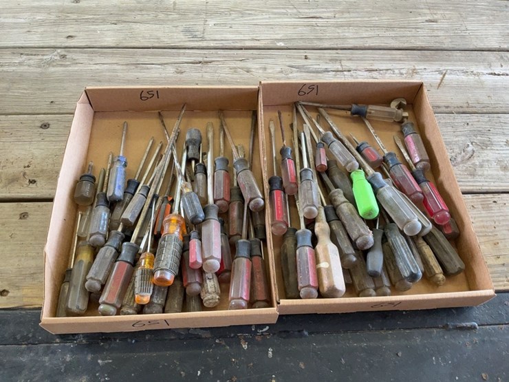 (2)-flats-of-miscellaneous-screwdrivers-image-1