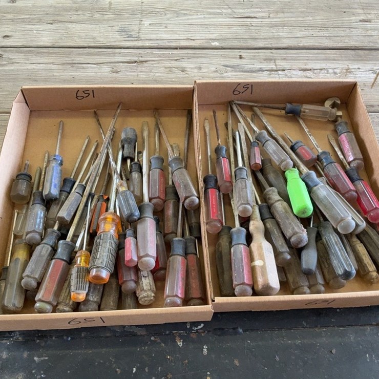 (2) Flats of miscellaneous screwdrivers