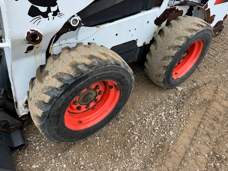 2015-bobcat-s570-image-13