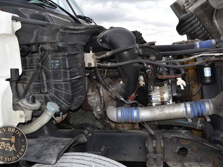 2009-freightliner-cascadia-125-image-35