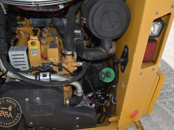 2015-caterpillar-287d-image-36