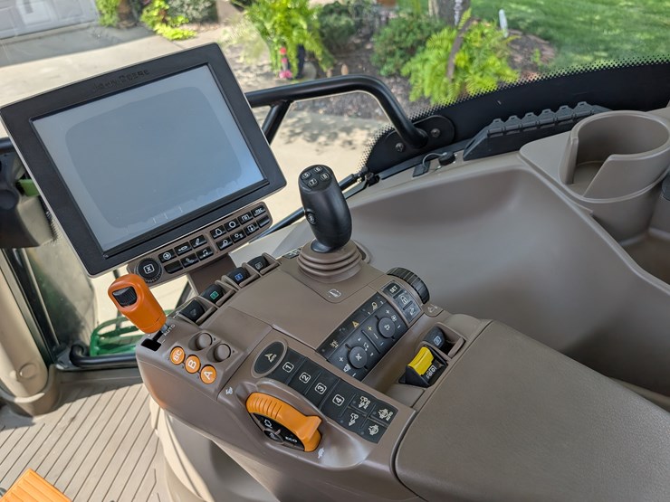 2015-john-deere-6175r-image-74