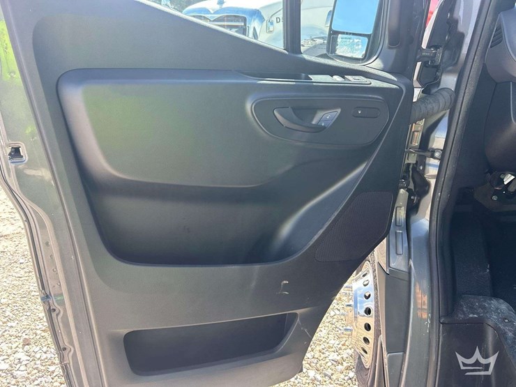 2010-mercedes-benz-sprinter-4500-image-11