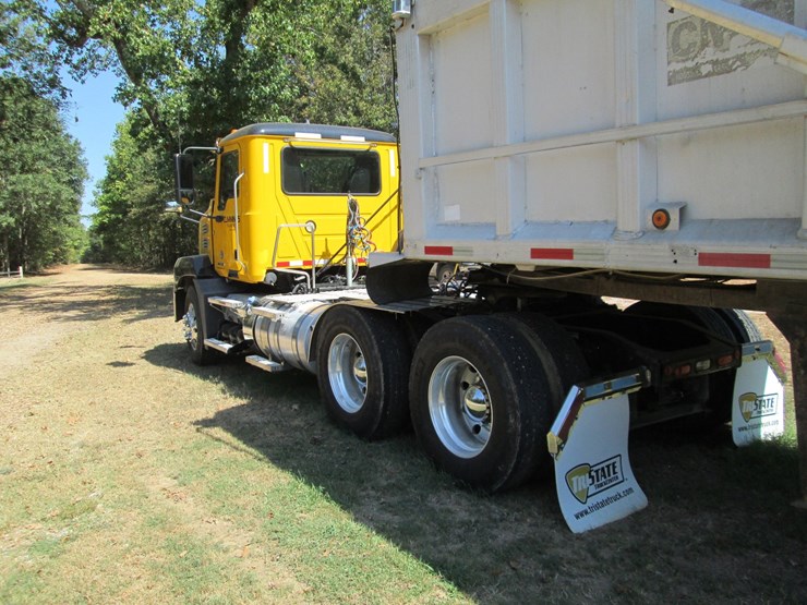 2019-mack-anthem-64t-image-4